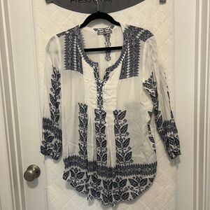 Women's White and Blue Printed Top